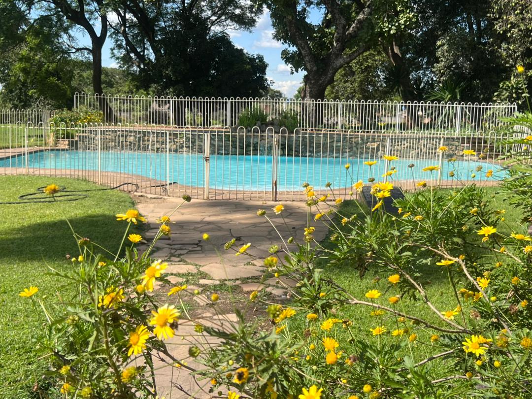 Swimming pool and leisure at Maranatha Gardens